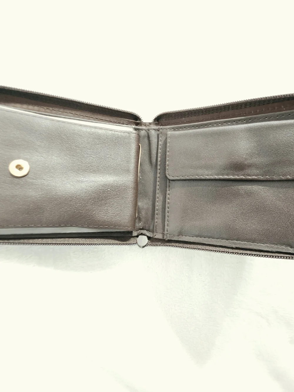 Classic Brown Men's Leather Zip Wallet